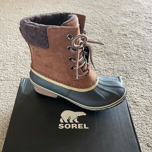 Size 7.5 Slimpack Lace II. Runs small.